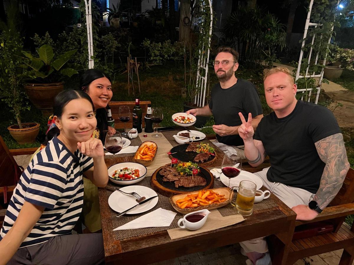 Big Elk Steak House - Homestay トラート エクステリア 写真